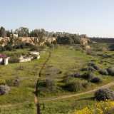 Risaliamo cos� in alto e ci fermiamo a dare un ultimo sguardo a questo anfiteatro naturale abbandonato a se stesso. Che spreco immenso